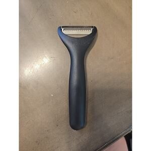 Pampered Chef Serrated 6" Veggie Peeler Black Handle NO Blade Guard